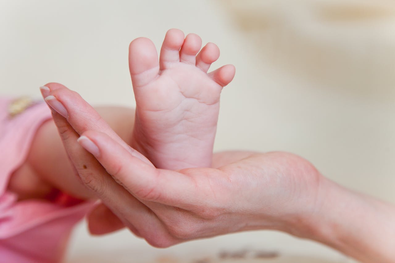 How To Fix Cracked Heels Permanently At Home? Proven Home Remedies That Work!
